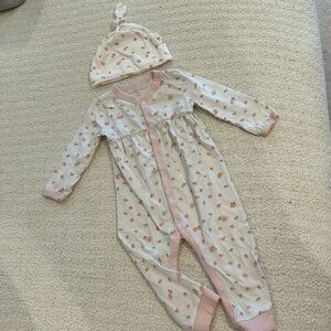 Burt’s Bees button up floral onesie and matching cap 6-9 months